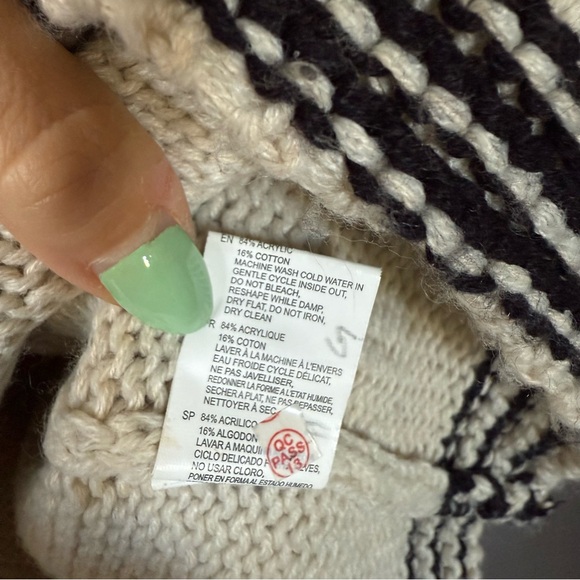 ANTHROPOLOGIE TURTLENECK - Picture 3 of 5